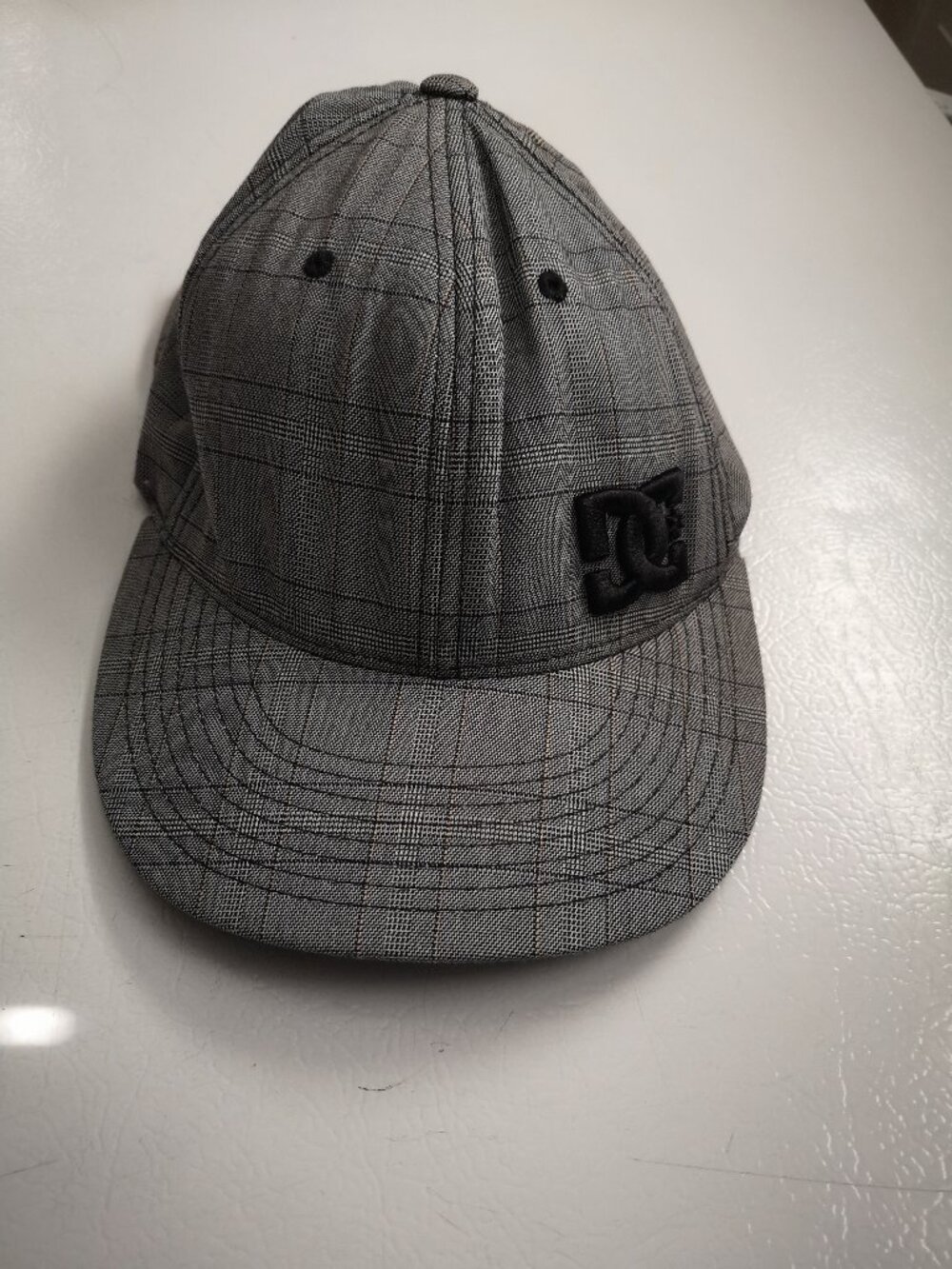 DC Flex Fit Men's Size Small/Medium Grey & Black Plaid Baseball Hat